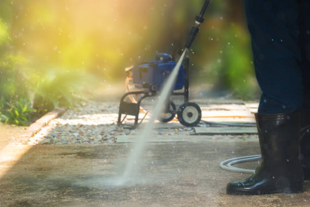 Best Graffiti Removal  in Allouez, WI